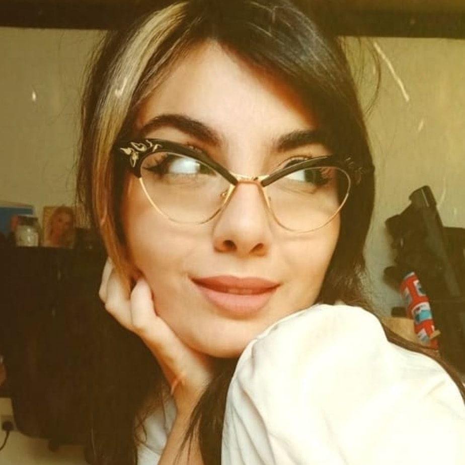 Are Cat Eye Glasses Good For Small Faces?