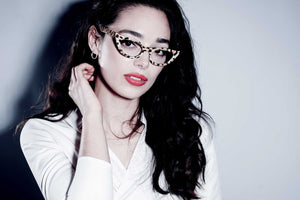 female model wearing joiuss lana leopard cat eye glasses