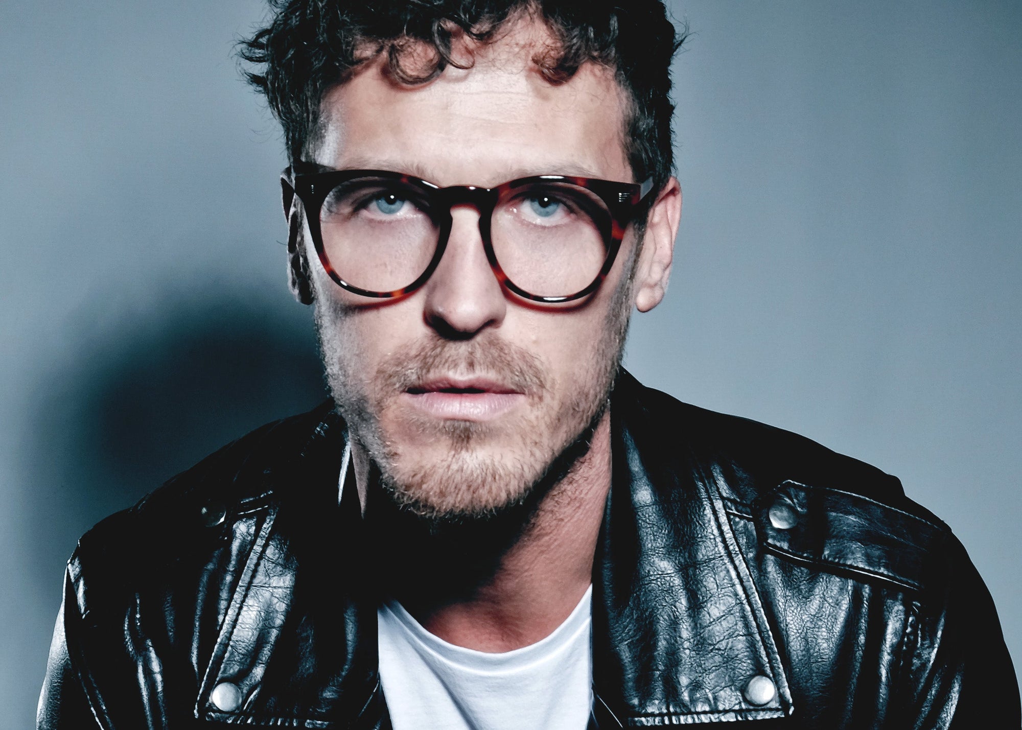 Man wearing vintage round glasses frames